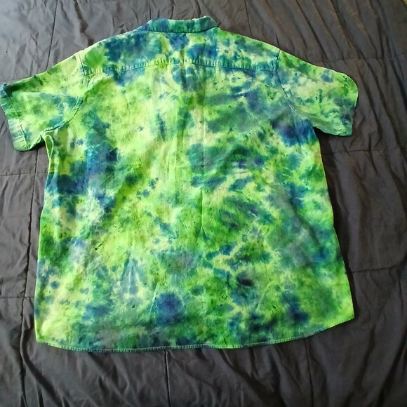 Tie Dyed Blue & Green cotton & linen blend camp shirt - Picture 2 of 5